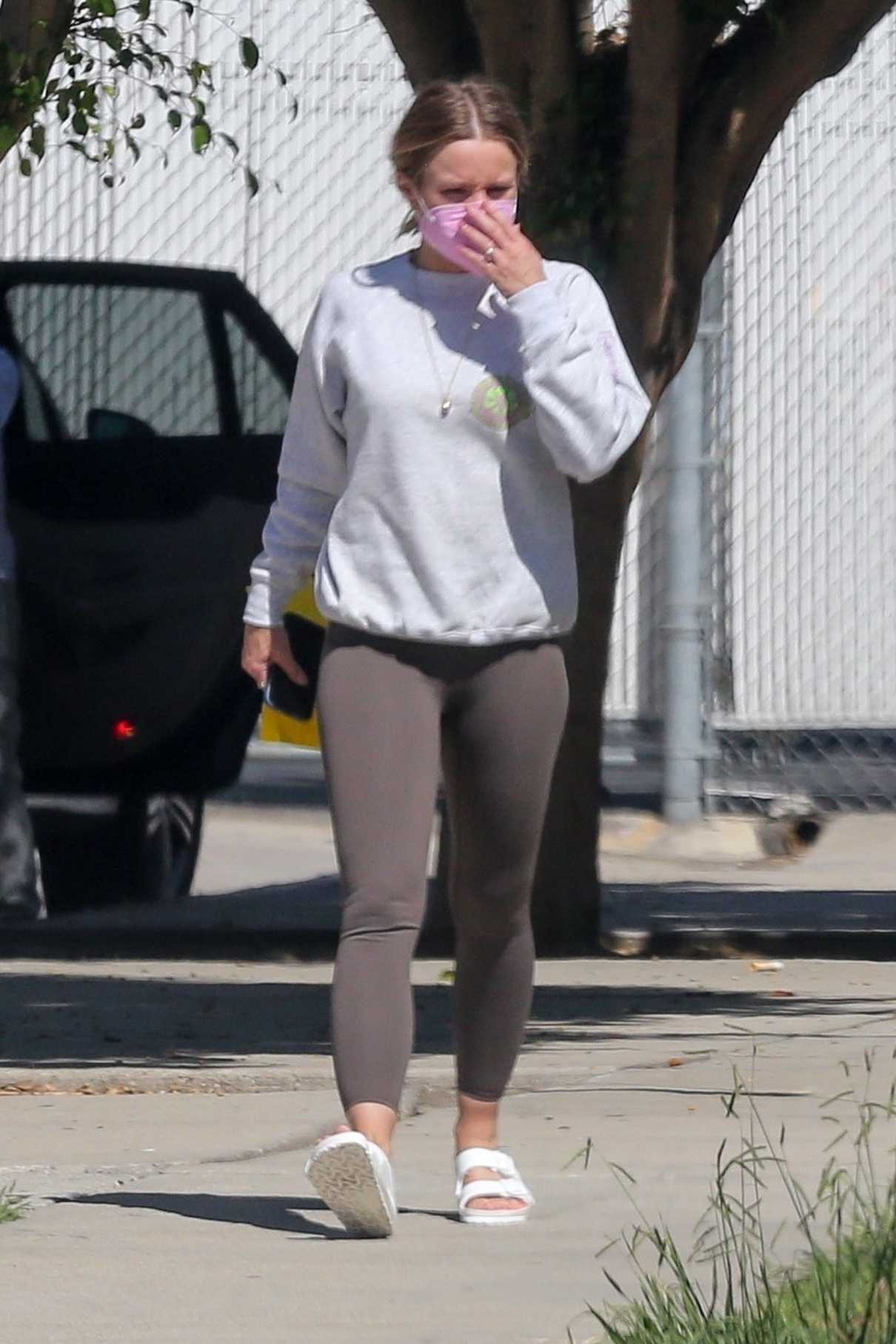 Kristen Bell in a Grey Sweatshirt