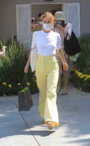 Leslie Mann in a Yellow Pants
