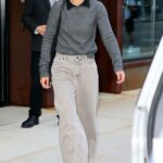 Gigi Hadid in a Grey Sweater Was Seen Out in New York 09/10/2021