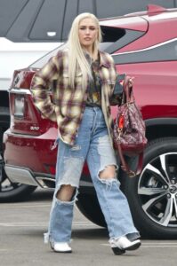 Gwen Stefani in a Blue Ripped Jeans