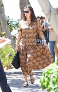 Jennifer Garner in a Tan Patterned Dress