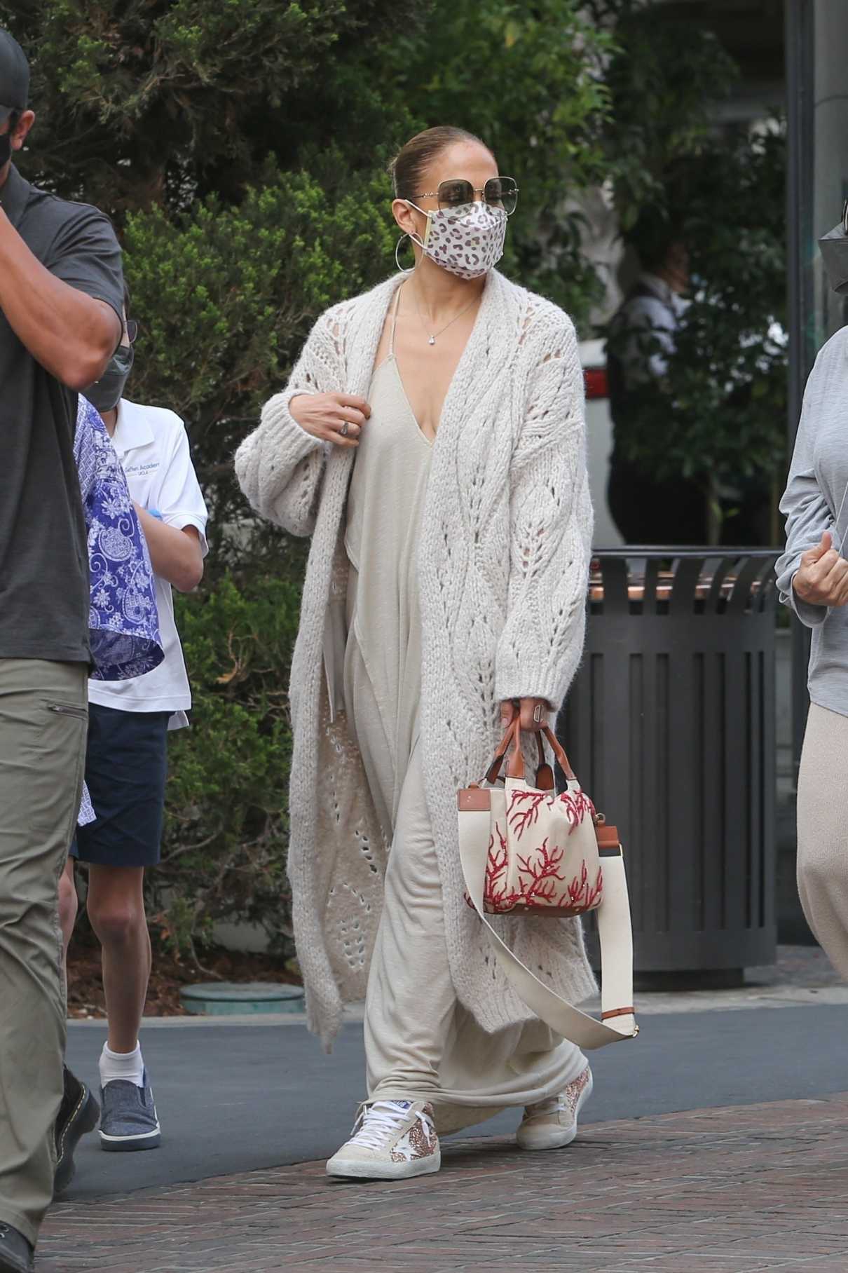 Jennifer Lopez in a Beige Cardigan