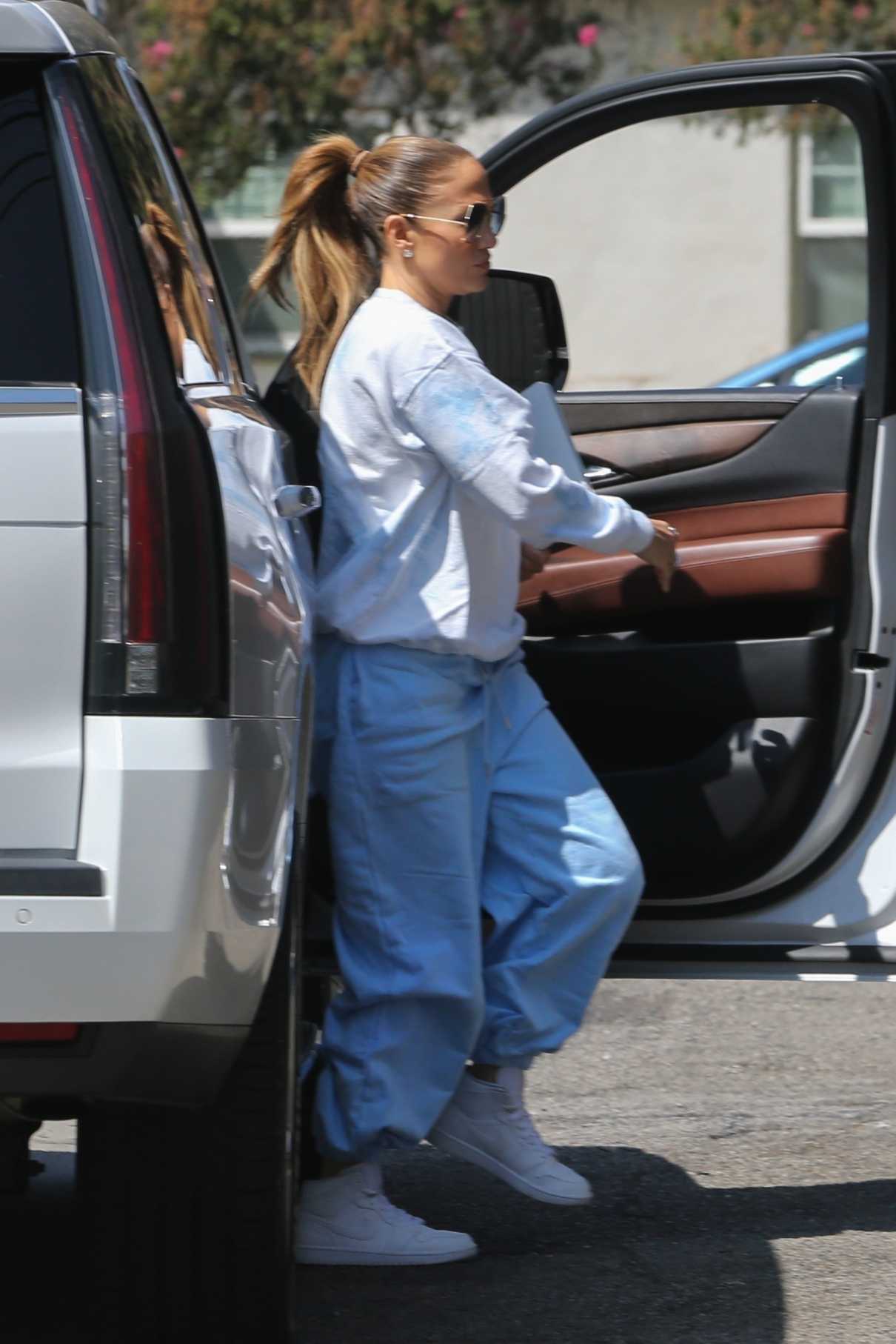 Jennifer Lopez in a White Nike Sneakers