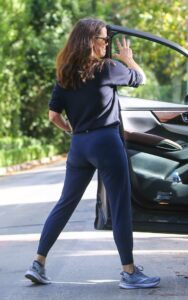 Jennifer Garner in a Blue Sweatpants