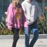 Melissa Ordway in a Pink Sweatshirt was Seen Out with Justin Gaston in Hollywood 10/12/2021