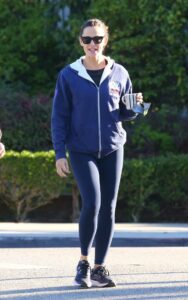 Jennifer Garner in a Blue Leggings