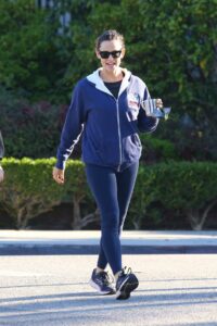 Jennifer Garner in a Blue Leggings