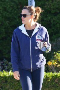 Jennifer Garner in a Blue Leggings