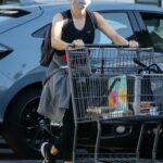 Jodie Foster in a Black Tank Top Getting Some Groceries at Bristol Farms in West Hollywood 11/24/2021