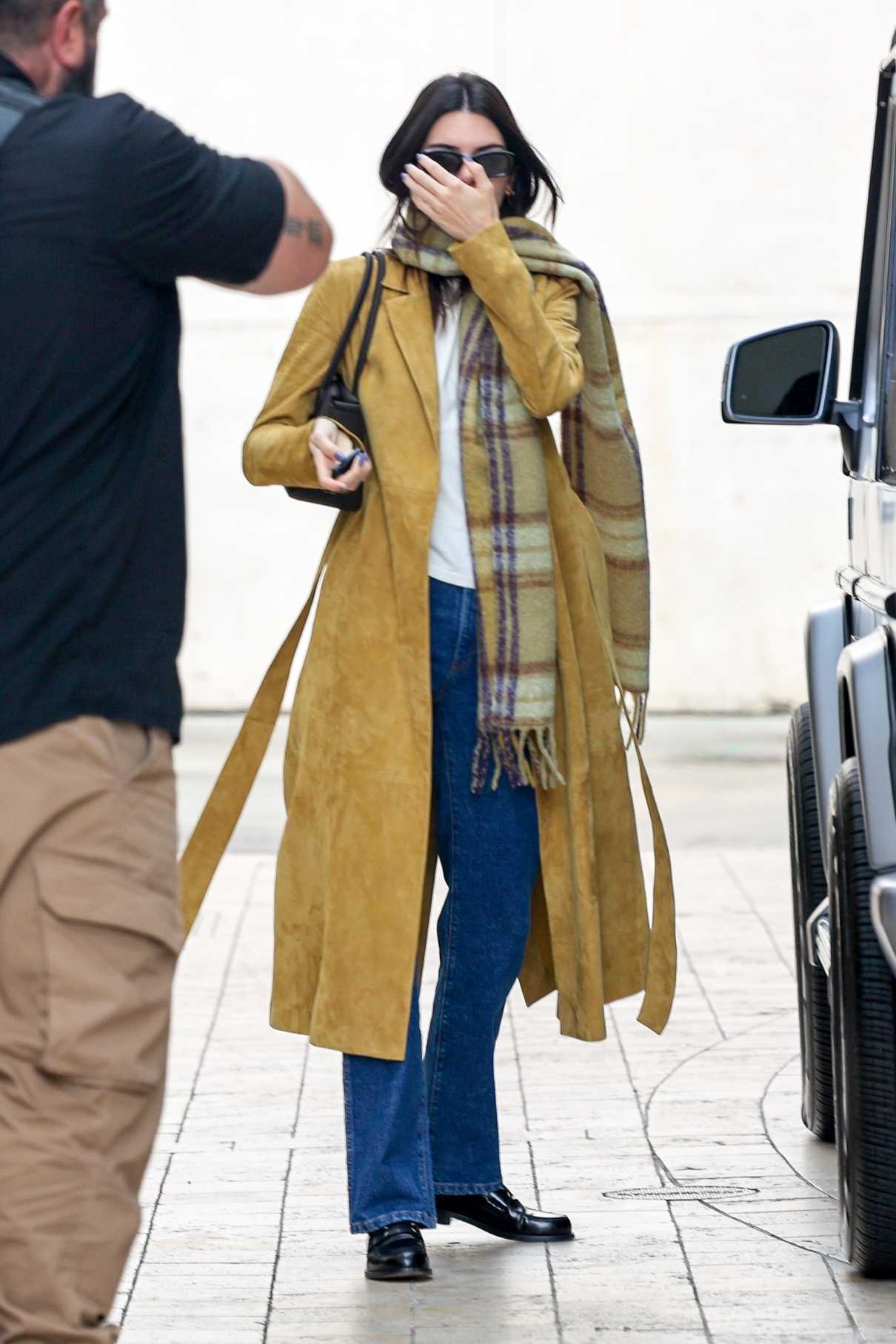 Kendall Jenner in a Yellow Trench Coat Arrives at an Office Building in