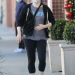 Amy Adams in a Grey Tee Was Seen Out in Beverly Hills 12/05/2021
