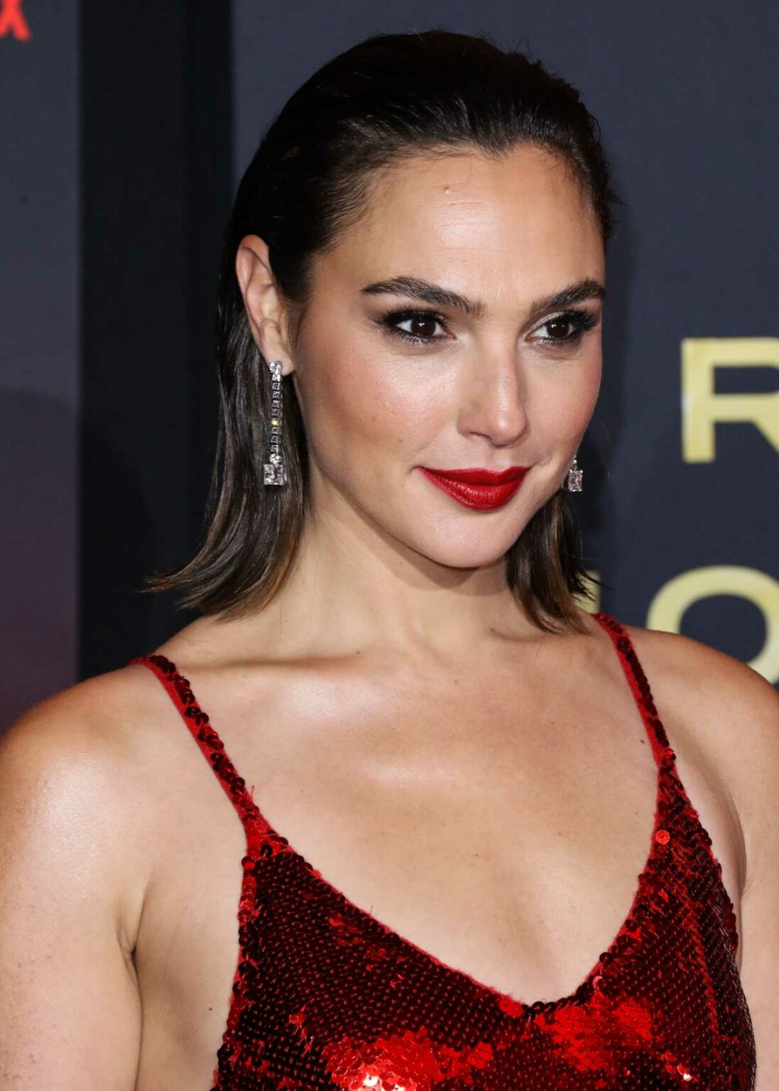 Gal Gadot Attends The World Premiere Of Netflix’s Red Notice In Los 