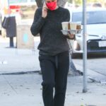 Jennifer Garner in a Red Protective Mask Was Seen Out in Brentwood 12/20/2021