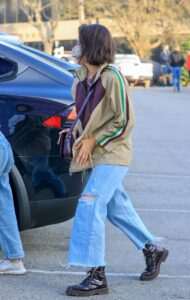 Jessica Alba in a Blue Ripped Jeans