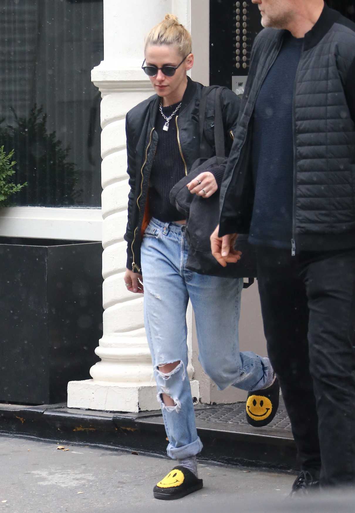 Kristen Stewart in a Black Bomber Jacket Was Seen Out in New York 11/30 ...