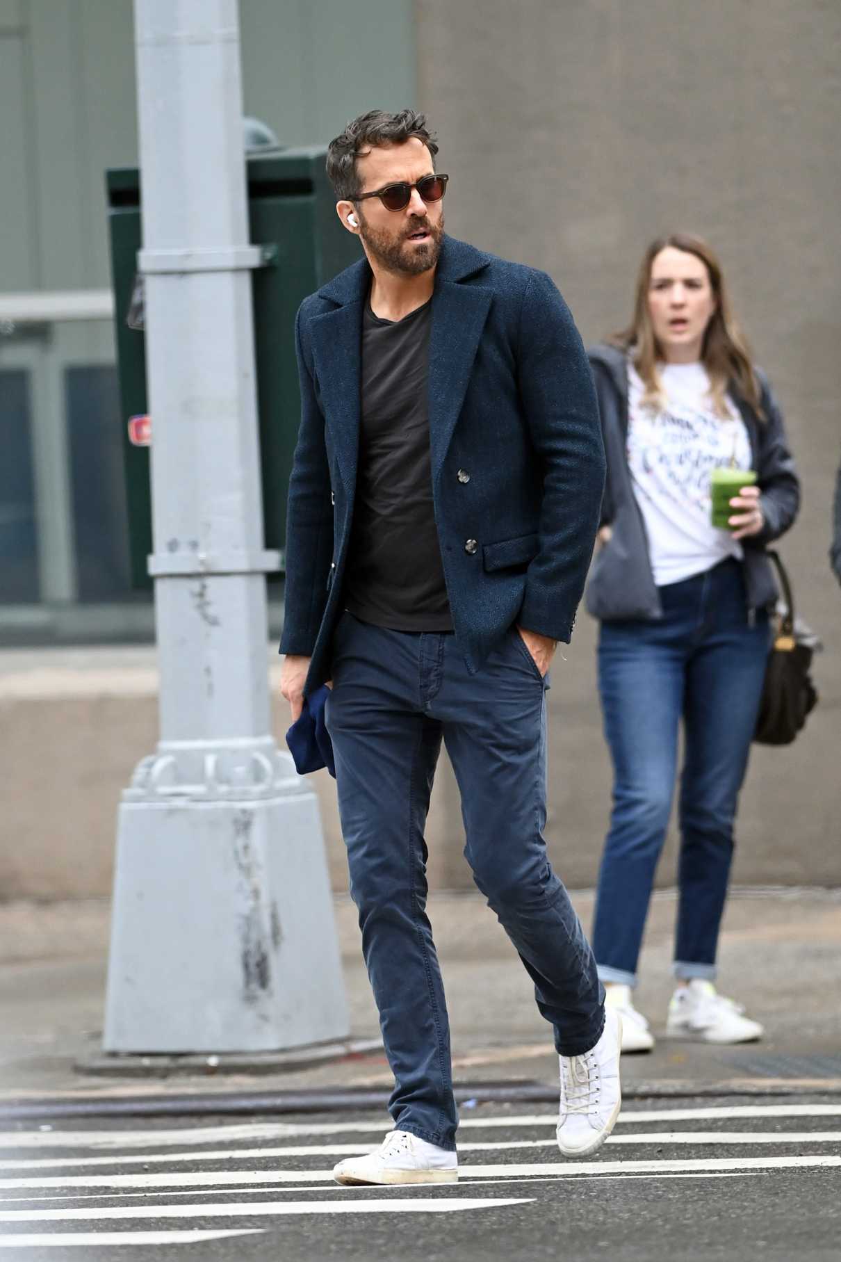 Ryan Reynolds In A Black Blazer Was Seen Out In New York 12112021 3 Lacelebsco 