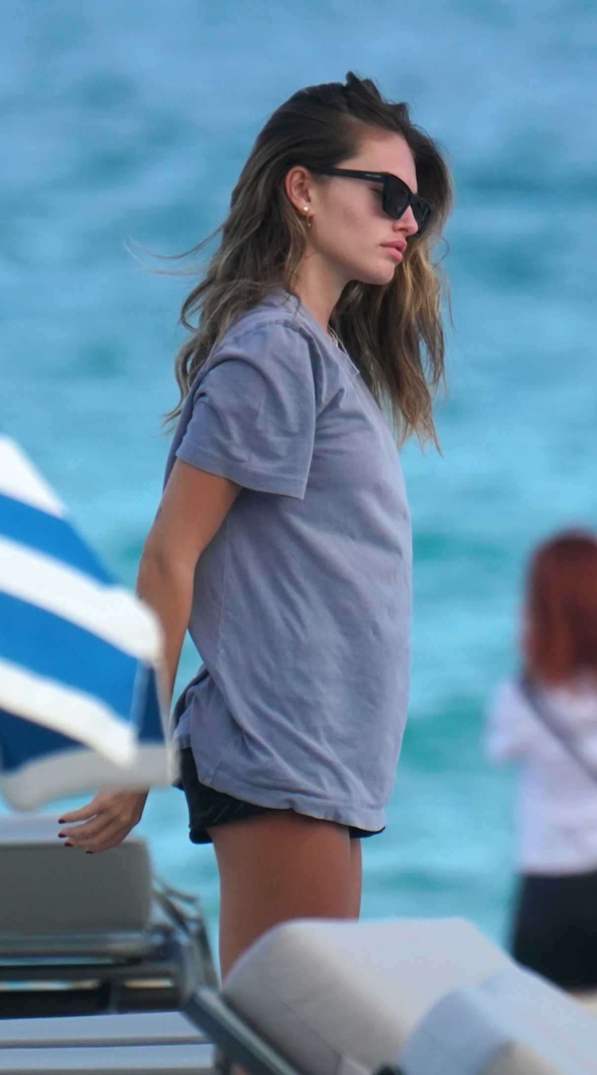 Thylane Blondeau in a Grey Tee Was Spotted on the Beach in Miami 12/27