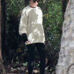 Ellen Pompeo in a Black Beanie Hat Takes a New Year’s Eve Stroll at Griffith Park in Los Feliz 12/31/2021