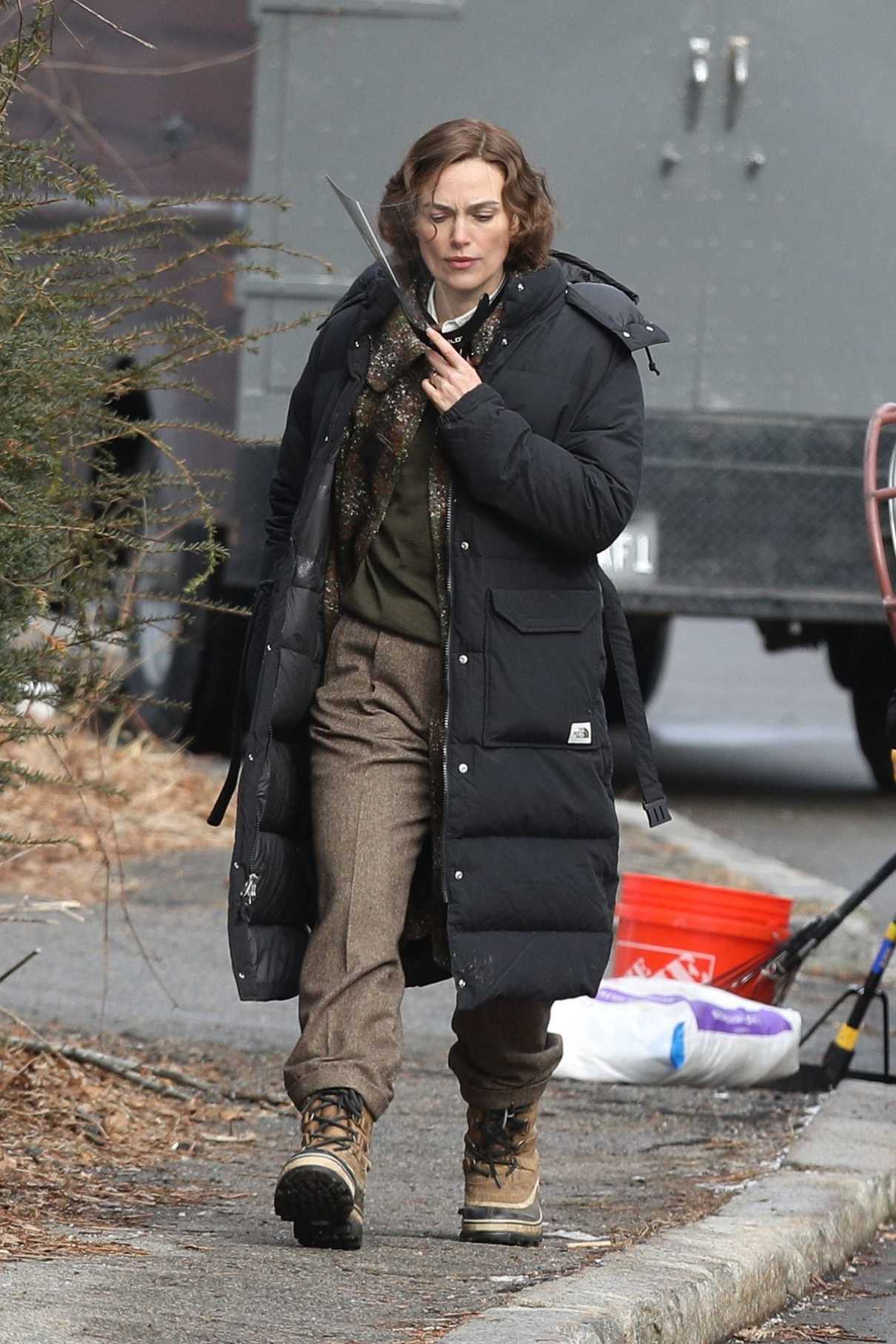 Keira Knightley in a Black Puffer Coat Was Seen Out in Boston 01/24 ...