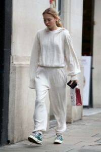 Lila Moss in a Beige Sweatsuit