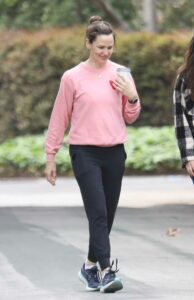 Jennifer Garner in a Pink Sweatshirt