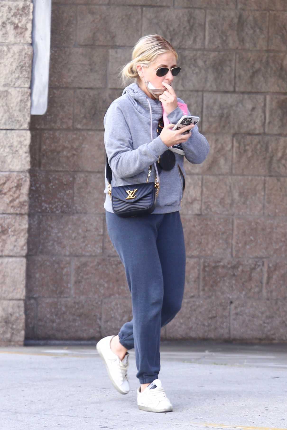 Sarah Michelle Gellar in a White Sneakers