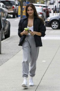 Jenna Dewan in a Grey Sweatpants