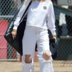 Gwen Stefani in a White Ripped Jeans Was Seen Out in Los Angeles 04/30/2022