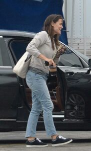 Jennifer Garner in a Grey Sweatshirt