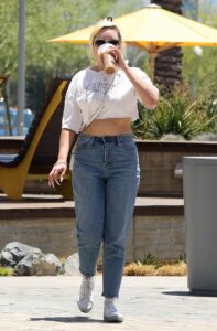 Amanda Bynes in a White Cropped Tee