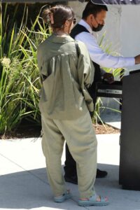 Jessica Alba in an Olive Pants