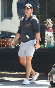 Peter Facinelli in a White Sneakers