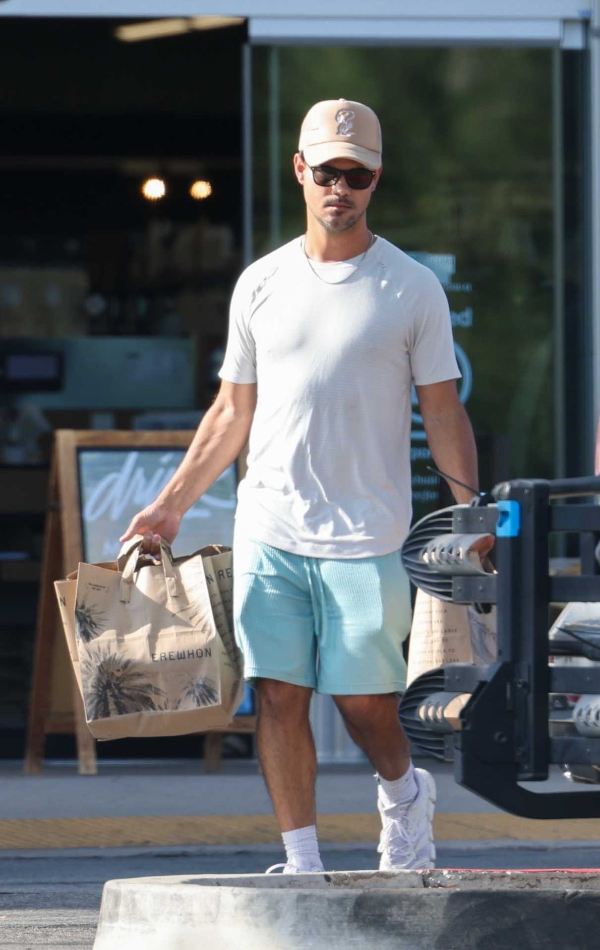 Taylor Lautner – LACELEBS.CO