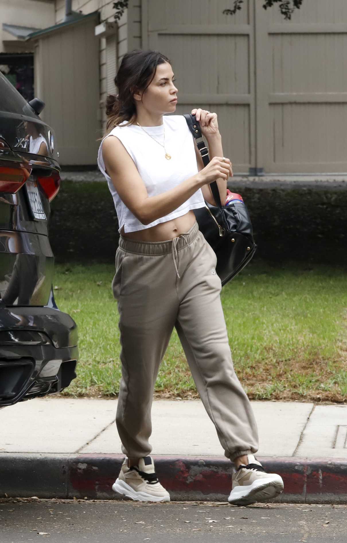 Jenna Dewan in a Beige Sweatpants