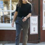 Jennifer Garner in a Black Flip-Flops Was Seen Out in Brentwood 09/14/2022