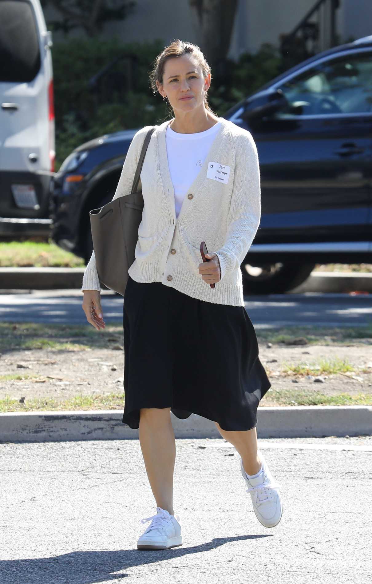Jennifer Garner in a White Cardigan