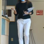 Jennifer Garner in a White Pants Was Seen Out in Brentwood 09/16/2022