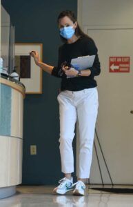 Jennifer Garner in a White Pants