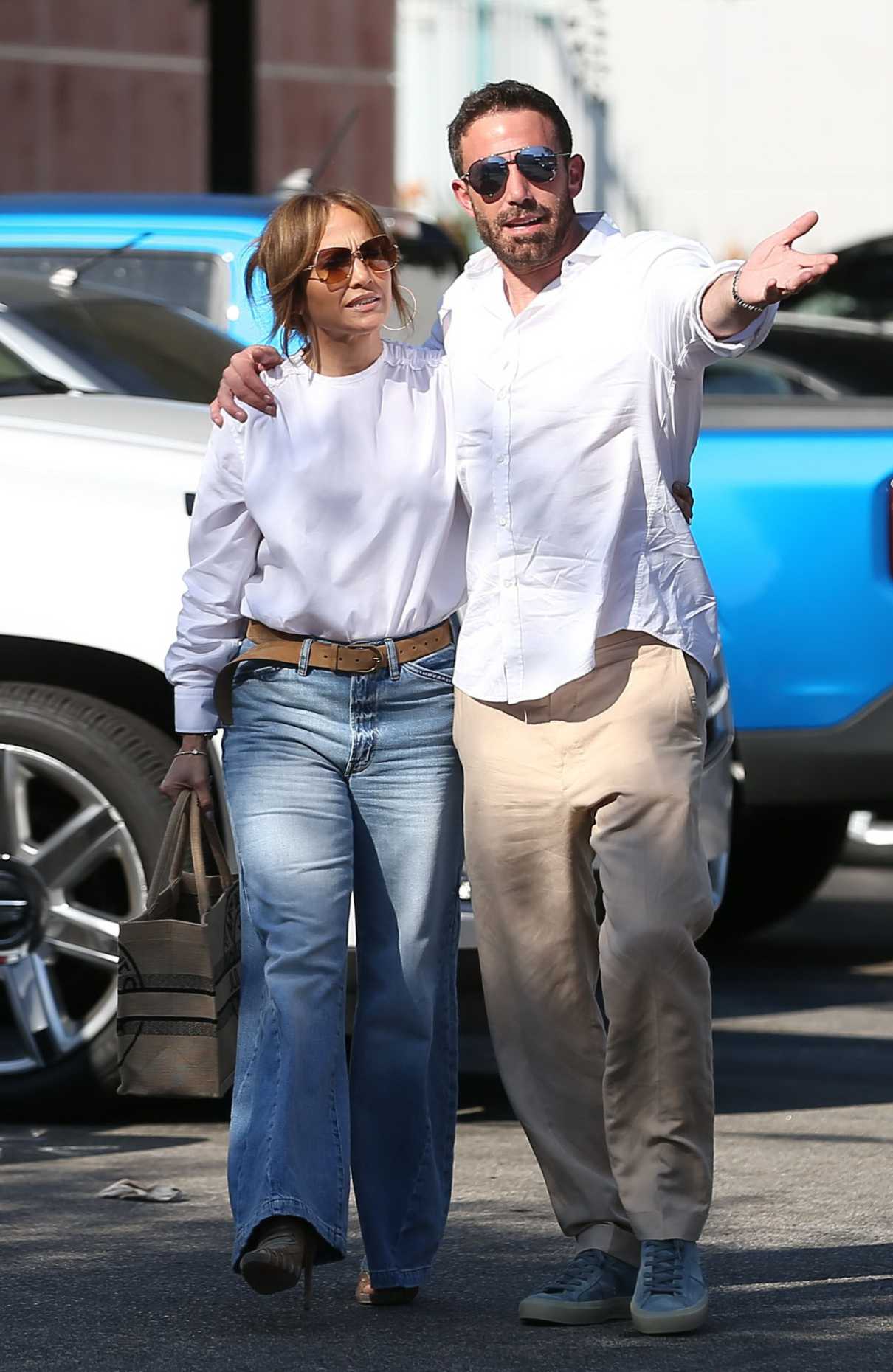 Jennifer Lopez in a White Blouse Was Seen Out with Ben Affleck in ...