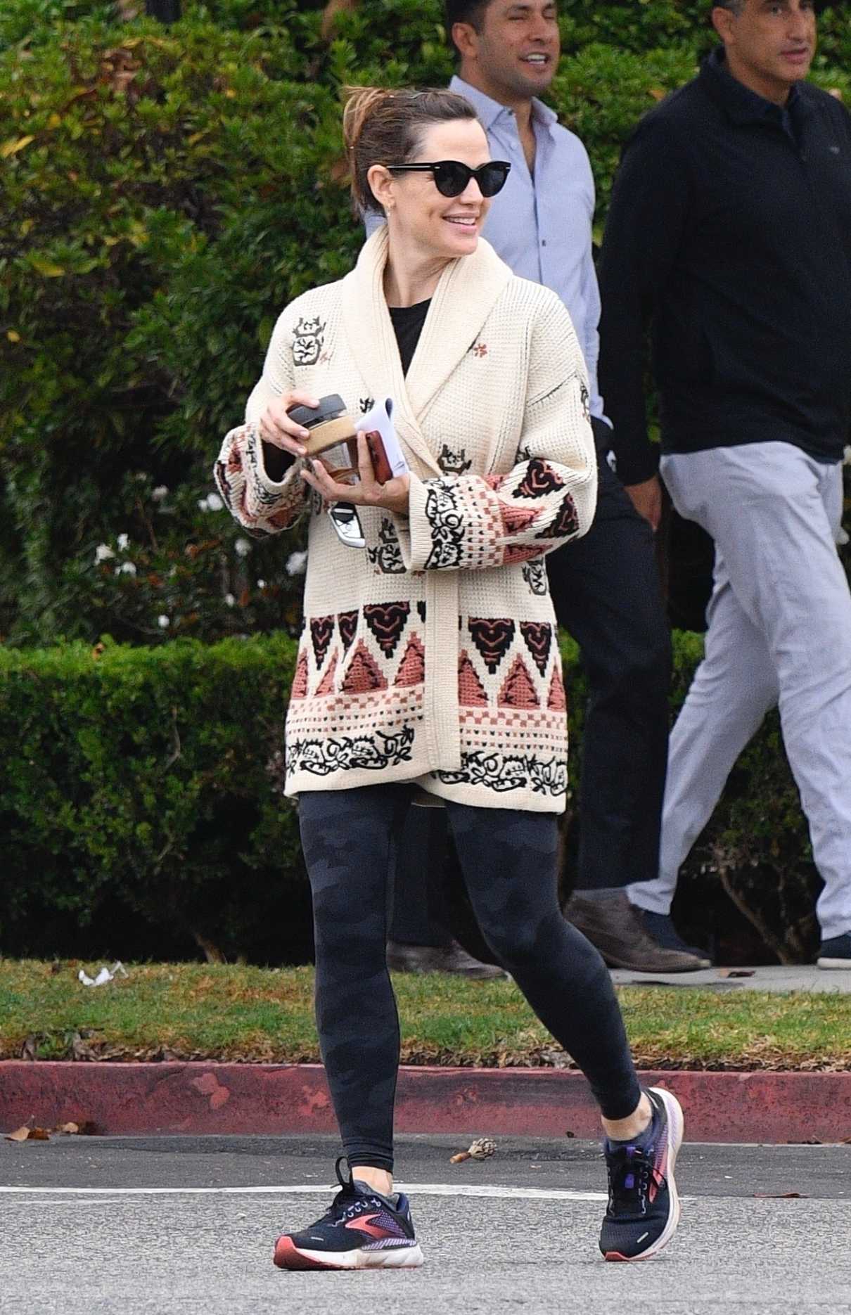 Jennifer Garner in a Beige Cardigan