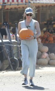 Jennifer Garner in a Grey Jumpsuit