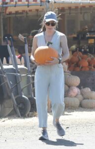 Jennifer Garner in a Grey Jumpsuit