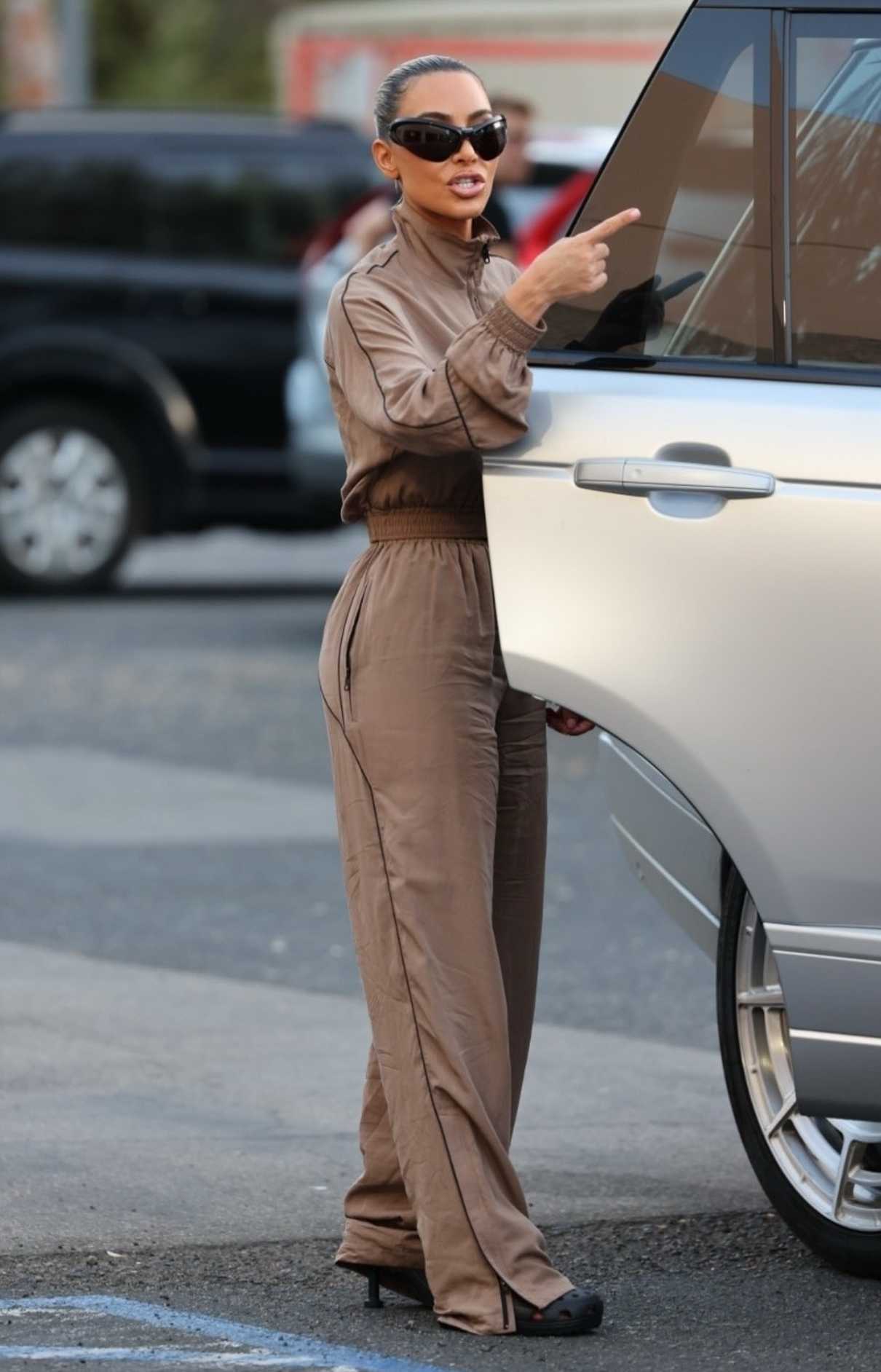 Kim Kardashian in a Tan Tracksuit Was Seen Out in Los Angeles 09/30 ...