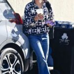 Kristen Bell in a Blue Jeans Leaves a Spa in Los Angeles 10/27/2022