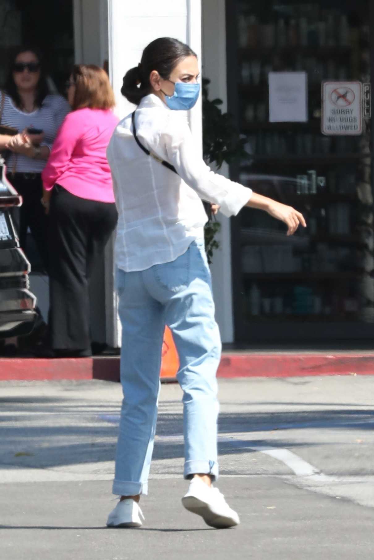 Mila Kunis in a White Shirt Was Seen Out in Bel Air 10/06/2022-3 ...
