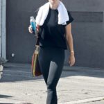 Olivia Wilde in a Black Tee Leaves the Gym in Studio City 09/30/2022
