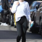 Olivia Wilde in a White Sweatshirt Leaves Her Morning Workout at the Tracy Anderson Gym in Studio City 10/18/2022