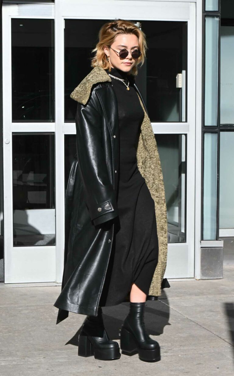 Florence Pugh in a Black Leather Coat Arrives at JFK Airport in New ...