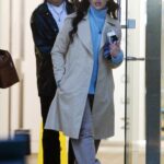 Jessica Alba in a Beige Trench Coat Exits an Office Building in Los Angeles 11/02/2022