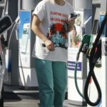 JoJo Siwa in a White Tee Was Seen at a Gas Station in Los Angeles 11/22/2022